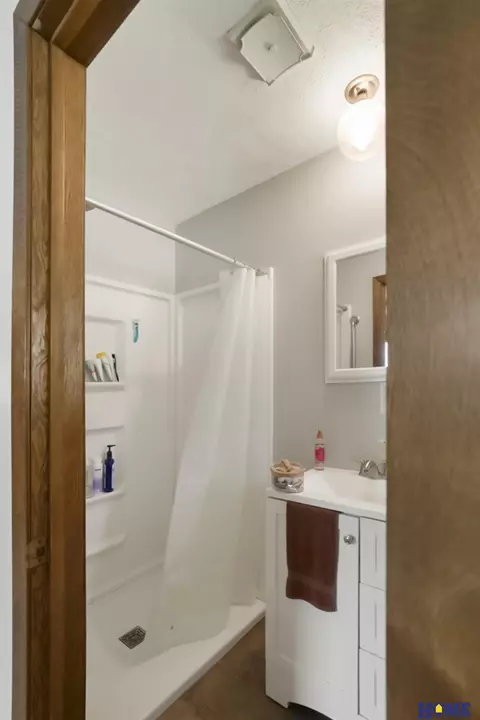Bath - 603 E Fillmore Ave, De Witt, NE 68341 photo 4 of 4