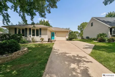 8520 Morning Glory Ln, Lincoln, NE 68505