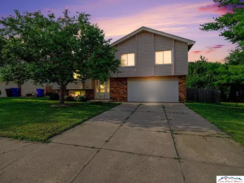 8712 Monroe St, Ralston, NE 68127
