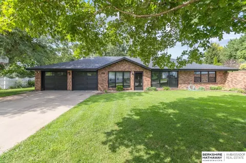 1004 Eldora Ave, Weeping Water, NE 68463