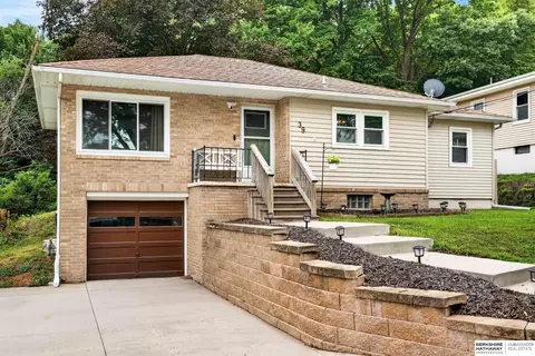39 Happy Hollow Blvd, Council Bluffs, IA 51503