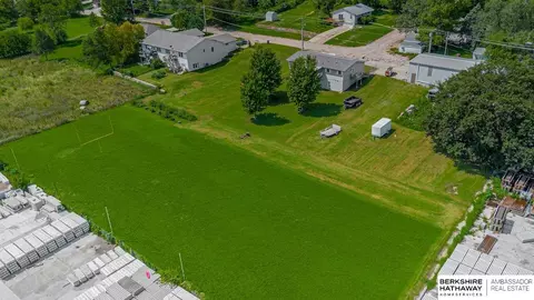 1502 Spruce St, Wahoo, NE 68066
