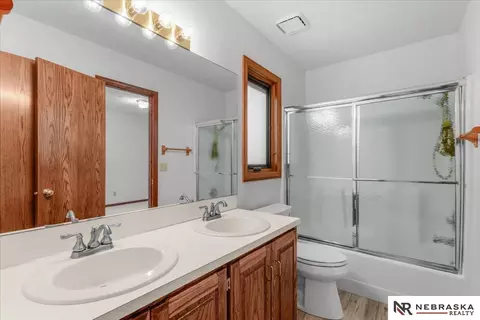 Bath - 807 Forestview Cir, Bellevue, NE 68005 photo 5 of 6