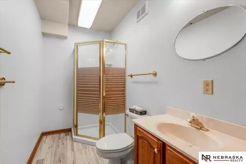 Bath - 807 Forestview Cir, Bellevue, NE 68005 photo 6 of 6