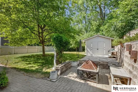 Exterior - 807 Forestview Cir, Bellevue, NE 68005 photo 3 of 5