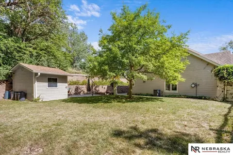 Exterior - 807 Forestview Cir, Bellevue, NE 68005 photo 4 of 5
