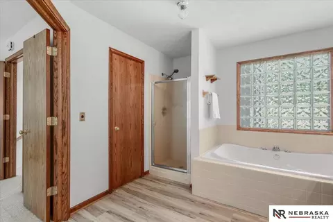 Bath - 807 Forestview Cir, Bellevue, NE 68005 photo 3 of 6