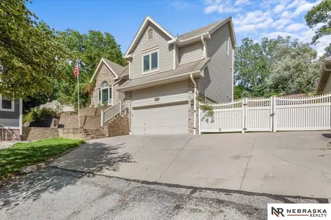 Exterior - 807 Forestview Cir, Bellevue, NE 68005 photo 5 of 5