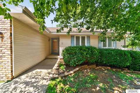 9324 Y St, Omaha, NE 68127