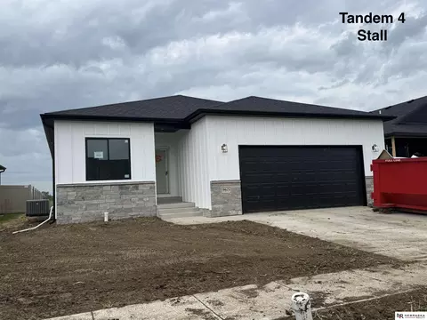 9615 S 87th St, Lincoln, NE 68526