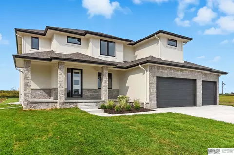 20052 R St, Omaha, NE 68135