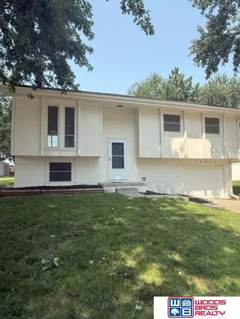 14012 Barretts Dr, Omaha, NE 68138