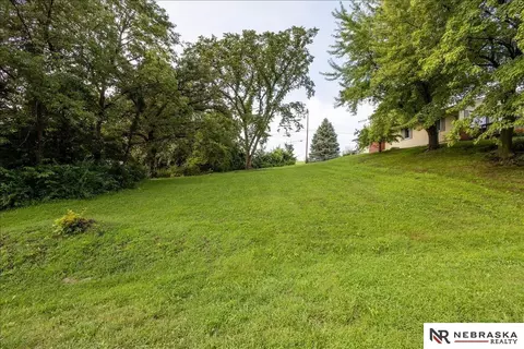 1519 Beaver Lake Blvd, Plattsmouth, NE 68048
