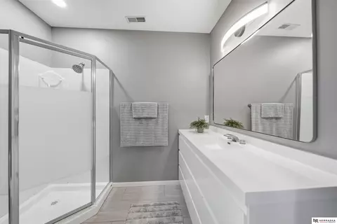 Bath - 6500 Princeton Rd, Firth, NE 68358 photo 9 of 12