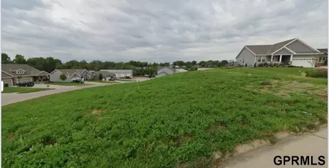 15210 Elmwood Dr, Bennington, NE 68007