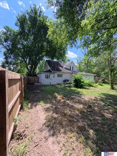 Exterior - 401 E 7th St, Stromsburg, NE 68666 photo 3 of 6