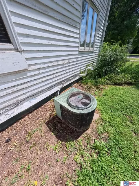 Exterior - 401 E 7th St, Stromsburg, NE 68666 photo 2 of 6