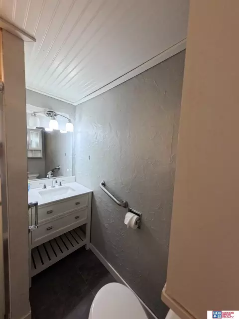 Bath - 401 E 7th St, Stromsburg, NE 68666 photo 2 of 3