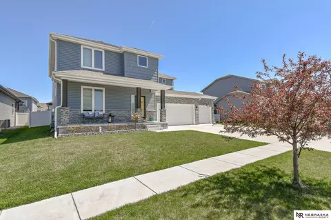 8726 S 82nd St, Lincoln, NE 68516