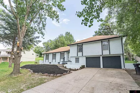 16559 Dorcas St, Omaha, NE 68130