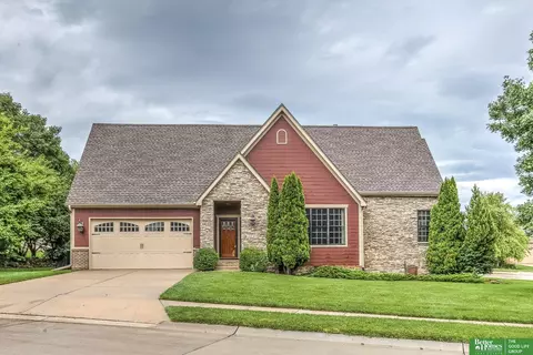 15704 Hartman Ave, Omaha, NE 68116
