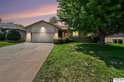 7136 Ivy Ln, La Vista, NE 68128