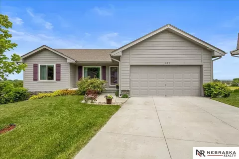1022 S 14th Ave, Blair, NE 68008