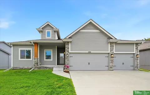 13506 S 51st St, Papillion, NE 68133