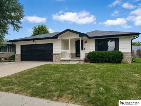1541 SW Lacey Ln, Lincoln, NE 68522