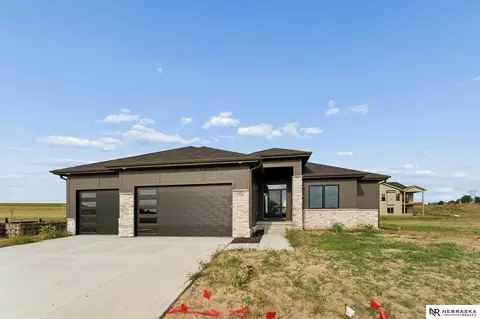 12416 S 89th St, Papillion, NE 68046