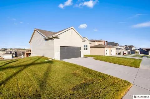 12248 S 111th Ave, Papillion, NE 68046