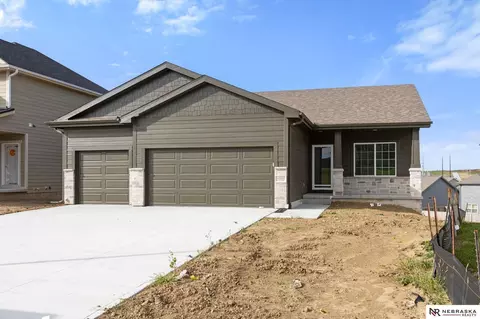 12222 S 113th St, Papillion, NE 68046