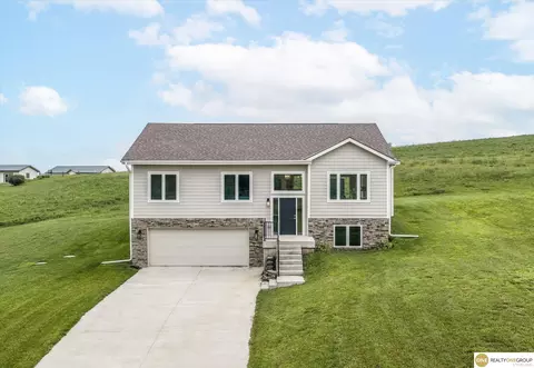 105 Bluegrass Ln, Woodbine, IA 51579