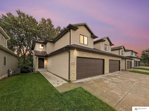 6186 Franciscan Dr, Lincoln, NE 68526