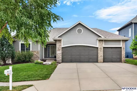 18892 Leavenworth St, Elkhorn, NE 68022