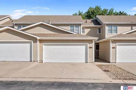 626 Lakeside Dr, Lincoln, NE 68528