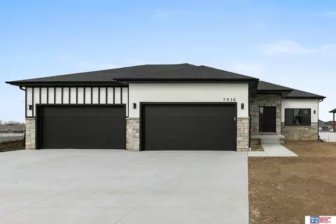 7930 Ephraem Ln, Lincoln, NE 68516