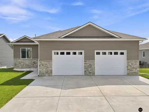 7322 N 49th St, Lincoln, NE 68504