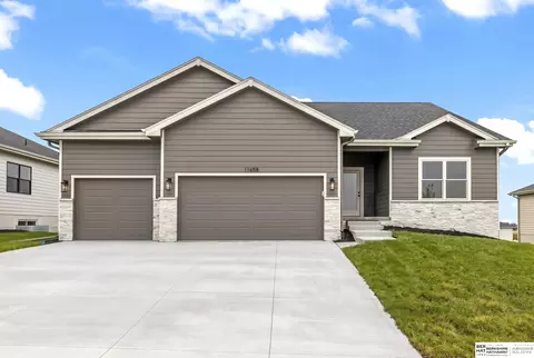 11658 S 124th Ave, Papillion, NE 68046
