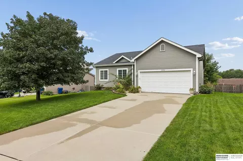 10710 S 26th St, Bellevue, NE 68123