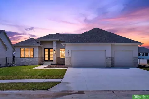 5426 N 212th St, Elkhorn, NE 68022