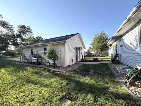 Exterior - 505 5th St, Deshler, NE 68340 photo 5 of 7