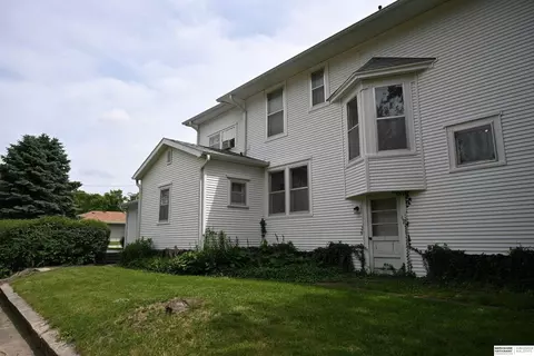 Exterior - 724 N 10th St, Beatrice, NE 68310 photo 4 of 11