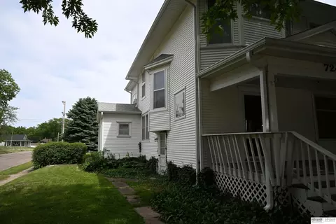 Exterior - 724 N 10th St, Beatrice, NE 68310 photo 3 of 11