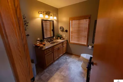Bath - 1915 24 Rd, Gresham, NE 68367 photo 2 of 5