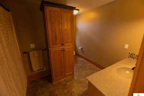 Bath - 1915 24 Rd, Gresham, NE 68367 photo 4 of 5