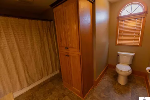 Bath - 1915 24 Rd, Gresham, NE 68367 photo 5 of 5