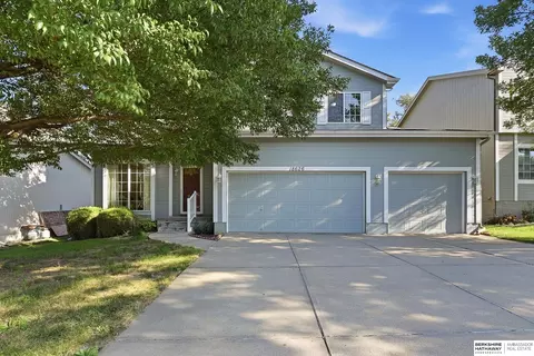 18626 L Cir, Omaha, NE 68135