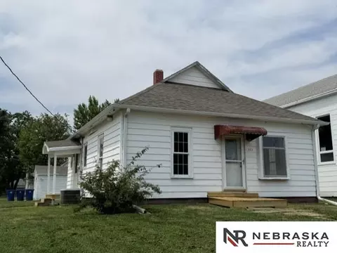 221 S Main St, Friend, NE 68359