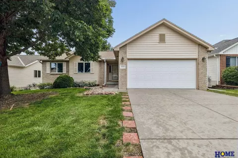 2048 Chloe Ln, Lincoln, NE 68512